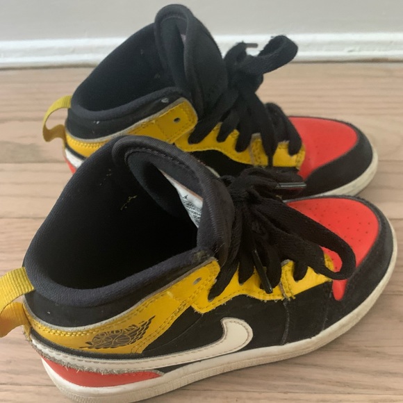 Jordan Mid sneakers kids size 11c - Picture 3 of 5